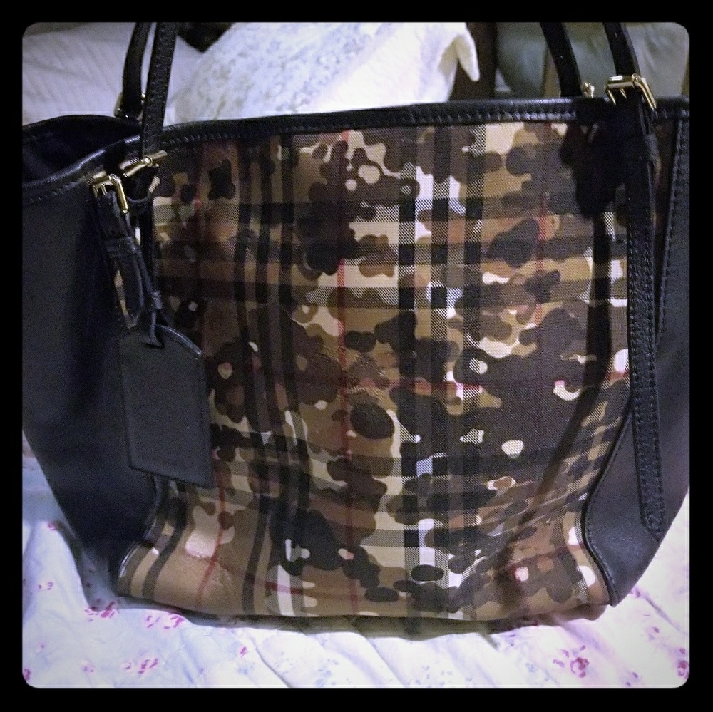 Burberry purse authentic
